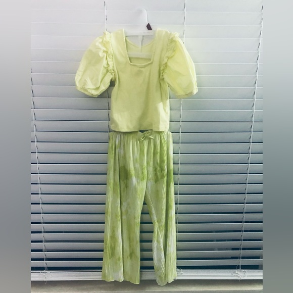Zara Girls wide leg pleated  pants tie dye pattern & puffy shoulder tee set of 3 - Picture 3 of 15